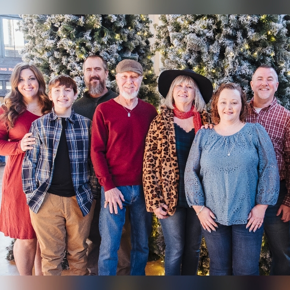 Meet your Poshers, Donna & Steve - Picture 4 of 9